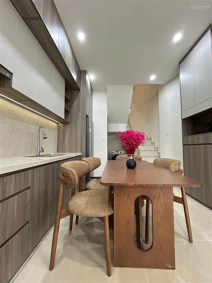 Nguyễn kiệm  phú nhuận  hxh  35m2  2 tầng  nhỉnh 6 t. ỷ