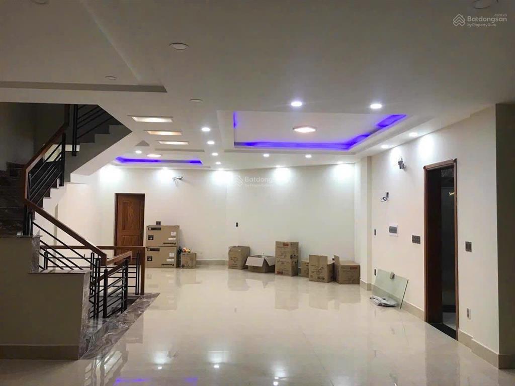 Bán nhà mặt tiền 107m2 thủ đức gần hoàng diệu 2 thang máy mới 4pn cho thuê 40tr/tháng giá 15 tỷ