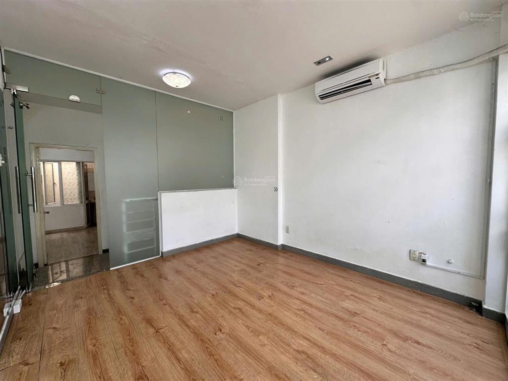 Hoàng hoa thám, p.6, q. bình thạnh, 3 tầng, 4 x 18. nhà nguyên căn sát mặt tiền kd tốt