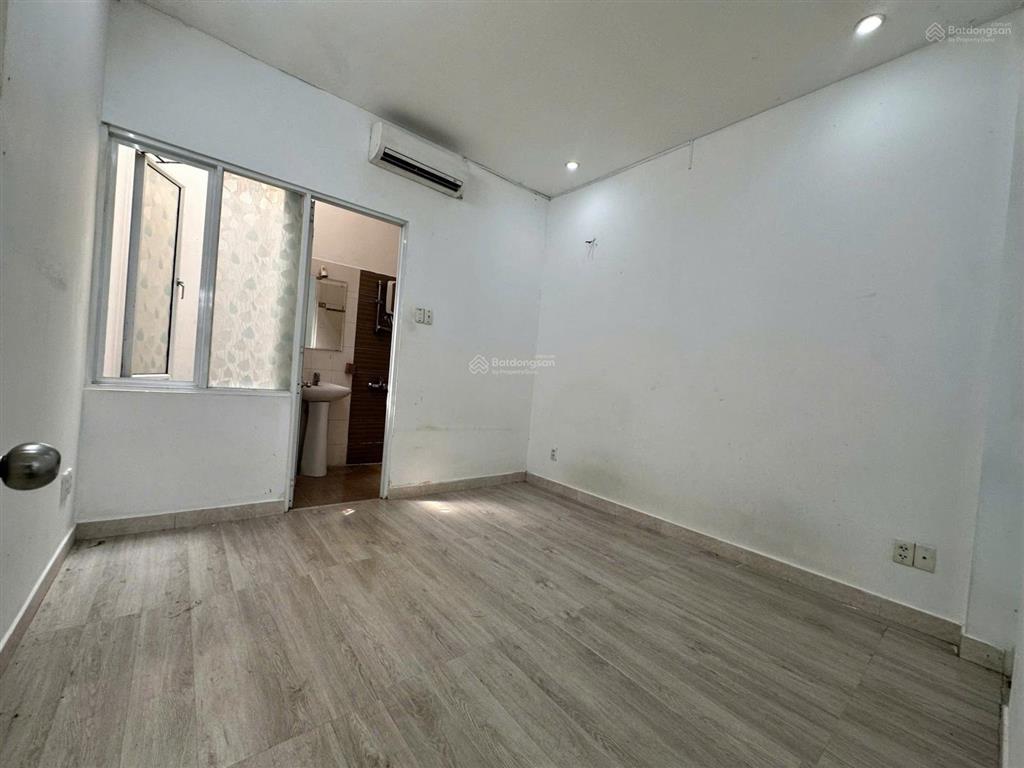 Hoàng hoa thám, p.6, q. bình thạnh, 3 tầng, 4 x 18. nhà nguyên căn sát mặt tiền kd tốt