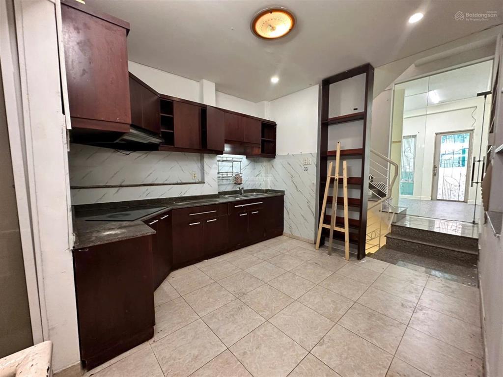 Hoàng hoa thám, p.6, q. bình thạnh, 3 tầng, 4 x 18. nhà nguyên căn sát mặt tiền kd tốt