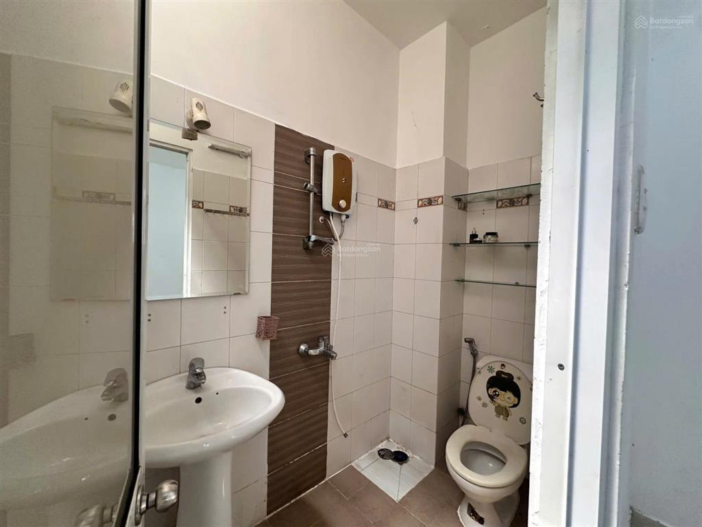 Hoàng hoa thám, p.6, q. bình thạnh, 3 tầng, 4 x 18. nhà nguyên căn sát mặt tiền kd tốt