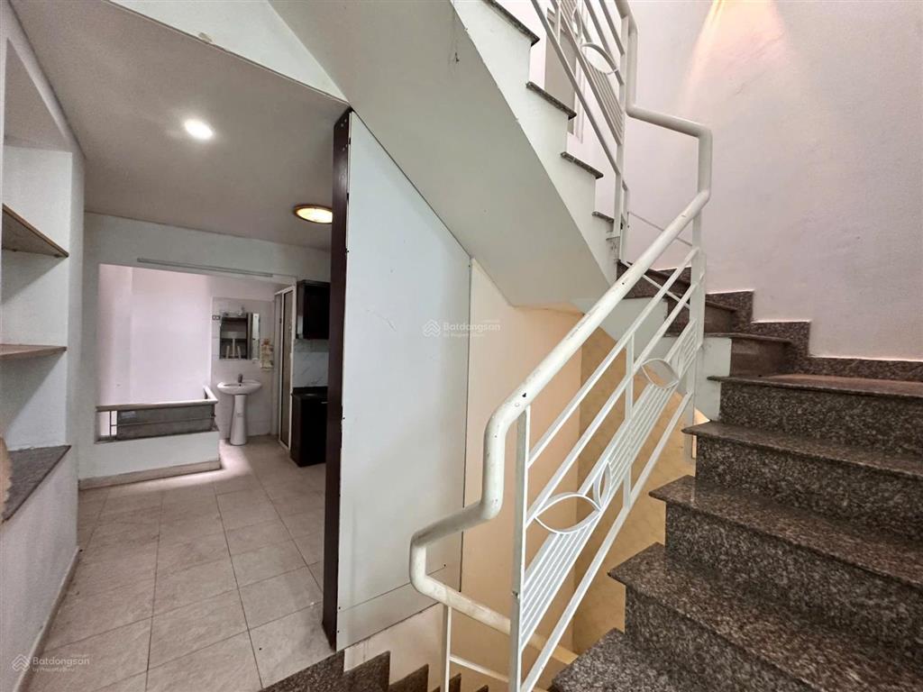 Hoàng hoa thám, p.6, q. bình thạnh, 3 tầng, 4 x 18. nhà nguyên căn sát mặt tiền kd tốt