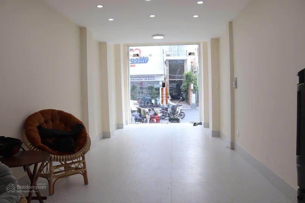  nhà mặt tiền phan đình phùng,vị trí vàng,siêu sâm uất, siêu đẹp, siêu sang, cách ranh quận 1 200m