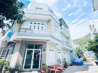 Bán nhà đẹp góc 2 mặt tiền hòn sện đối diện công viên, gần biển & núi cô tiên, giá tốt chỉ 6,5 tỷ
