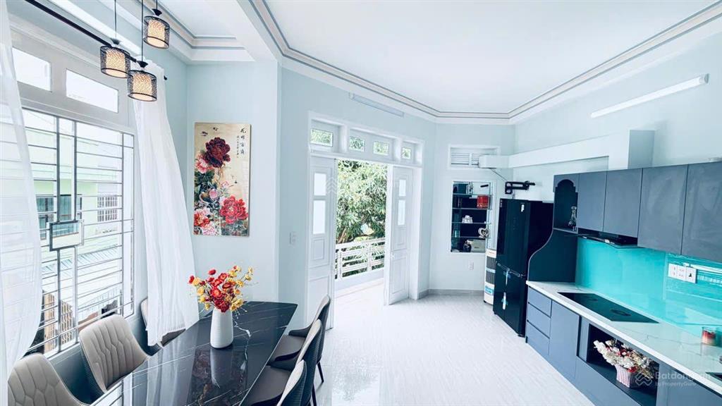 Bán nhà đẹp góc 2 mặt tiền hòn sện đối diện công viên, gần biển & núi cô tiên, giá tốt chỉ 6,5 tỷ