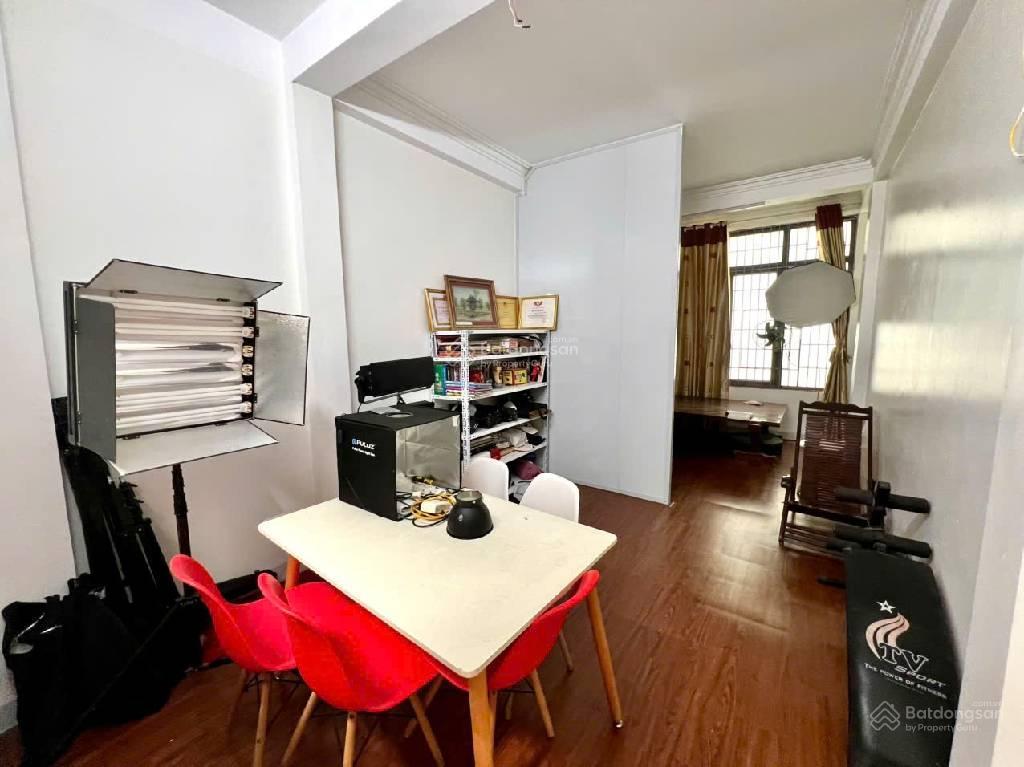 Toà nhà siêu phẩm 30m² ở nguyễn trãi, chủ nhà có tuổi cần bán để chuyển lên chung cư