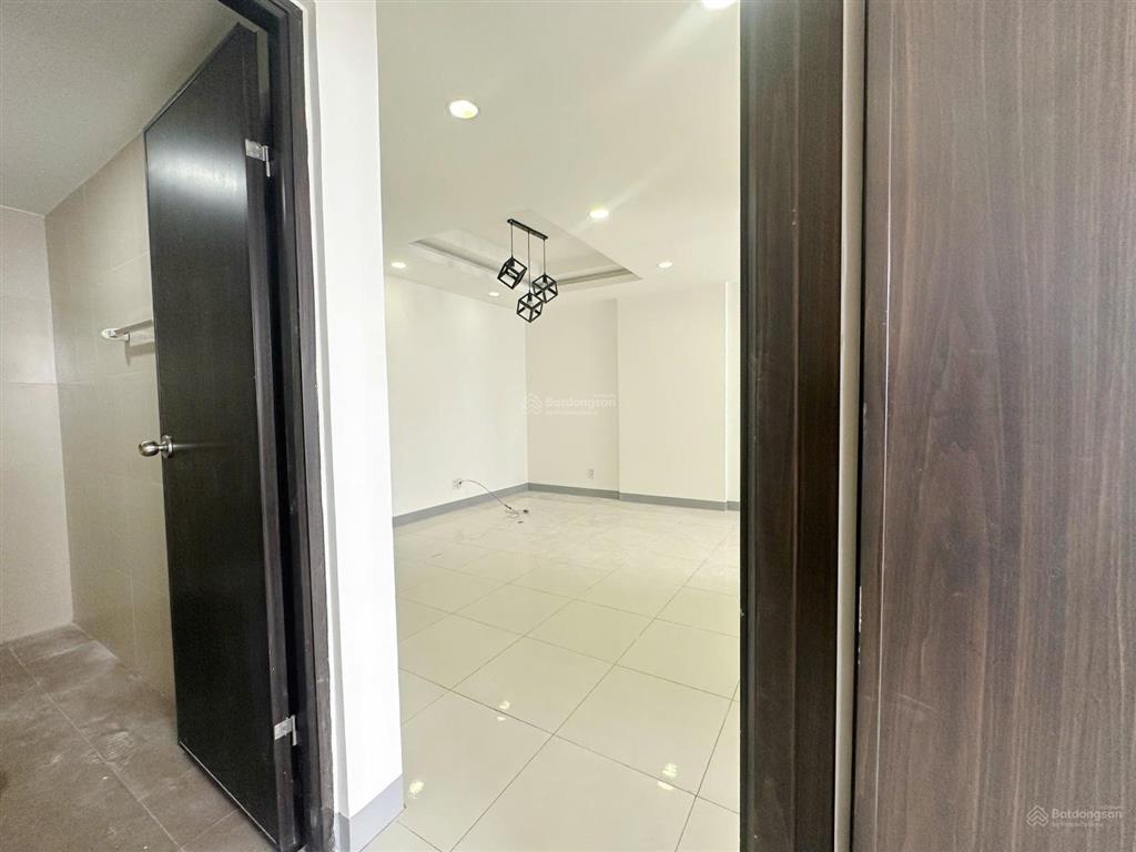 Bán căn hộ sky 9, 2 phòng ngủ 2 vệ sinh, có sổ hồng, giá 3,22 tỷ