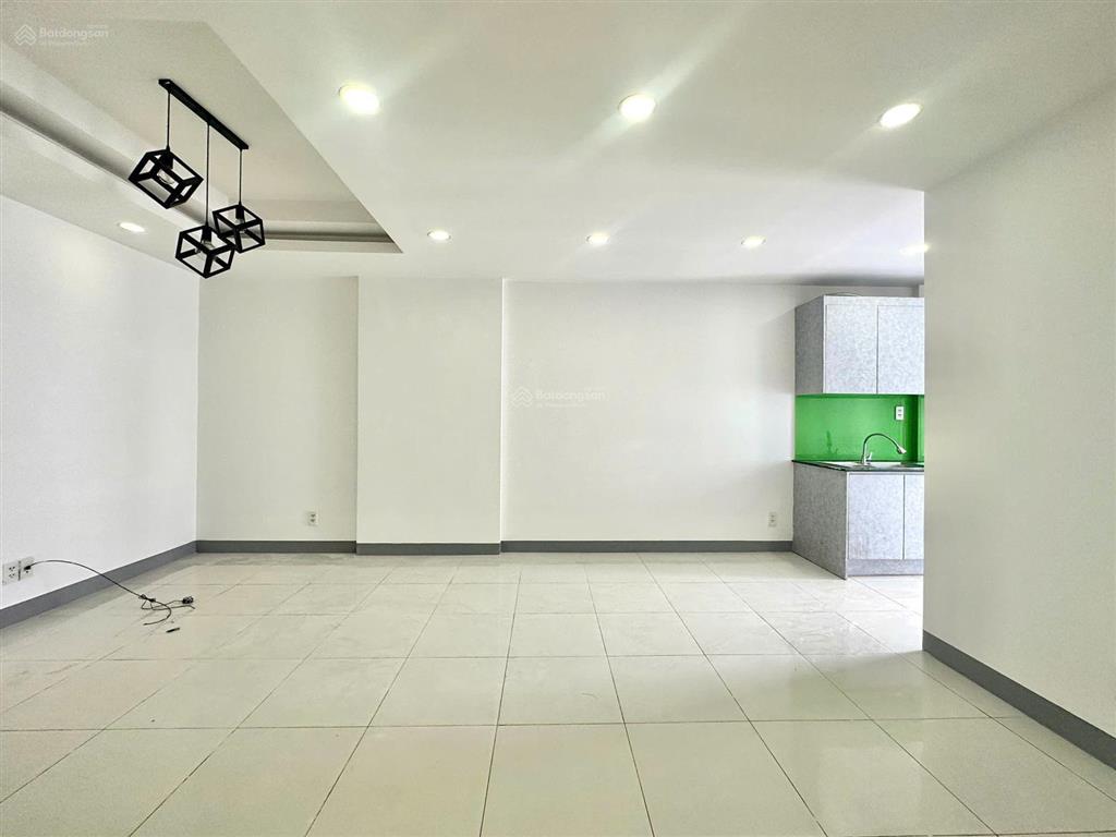Bán gấp căn hộ sky9 2 phòng ngủ, 2 vệ sinh, có sổ, nhà trống giá 3,050 tỷ