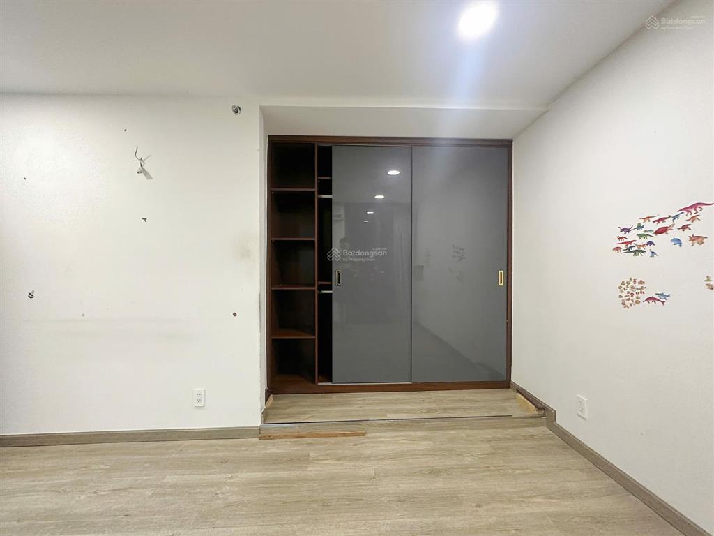 Bán nhanh penthouse sky9 100m², 3 phòng ngủ, có ban công và sân vườn, giá 4,7 tỷ