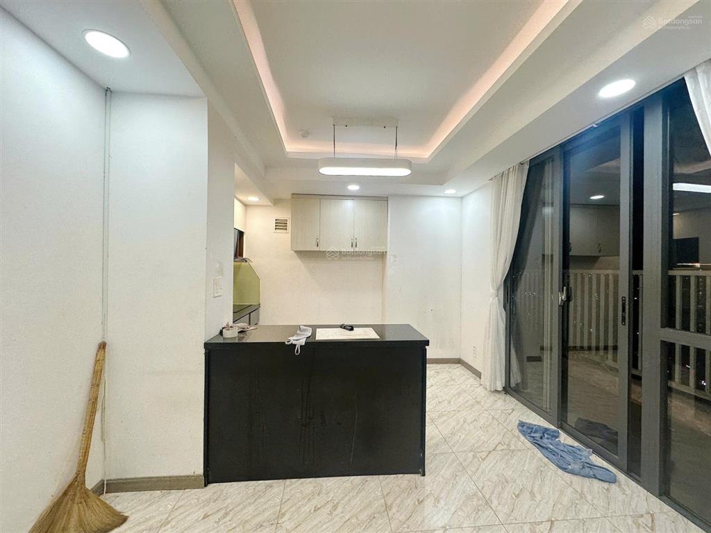 Bán nhanh penthouse sky9 100m², 3 phòng ngủ, có ban công và sân vườn, giá 4,7 tỷ