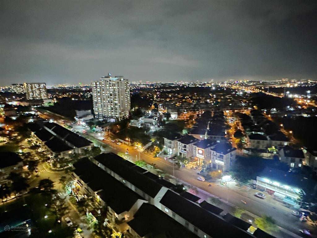 Bán nhanh penthouse sky9 100m², 3 phòng ngủ, có ban công và sân vườn, giá 4,7 tỷ