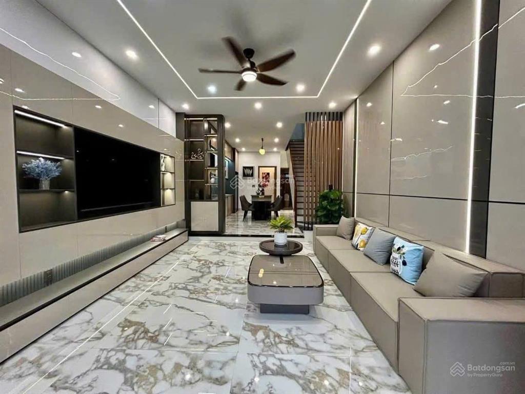 1ty930 còn tl nhà đình phong phú q9 gần trường cao đẳng công thương 1t2l 4pn4wc