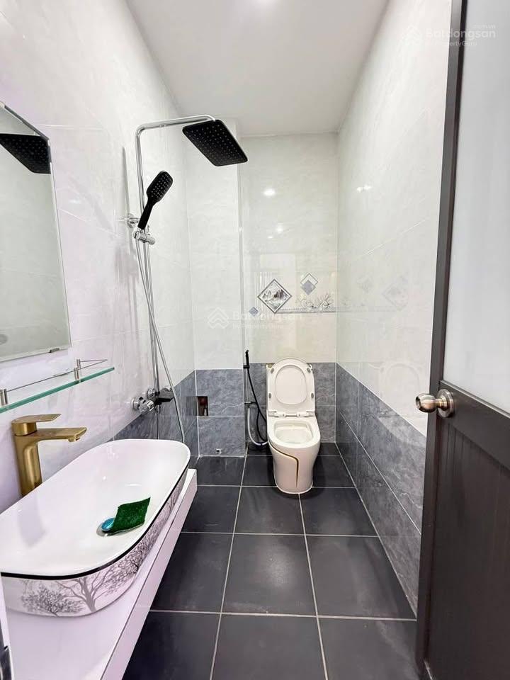Đường lê hồng phong q. 10, 75m2, shr, đầy đủ nội thất đang cho thuê 25tr/th
