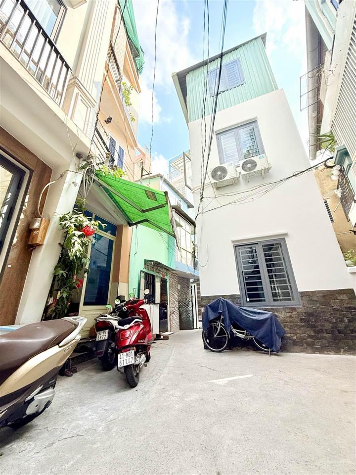 Phùng văn cung lô góc  3 tầng  phú nhuận mà chỉ 3.4 tỷ