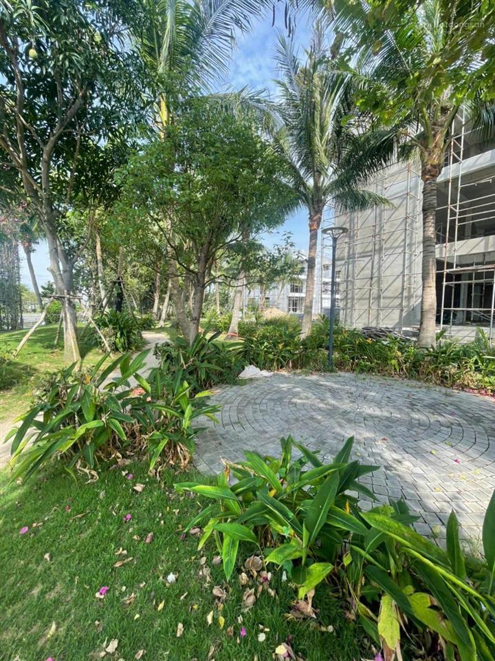 Cần sang nhượng căn góc biệt thự ven sông hội an chưa qua đầu tư