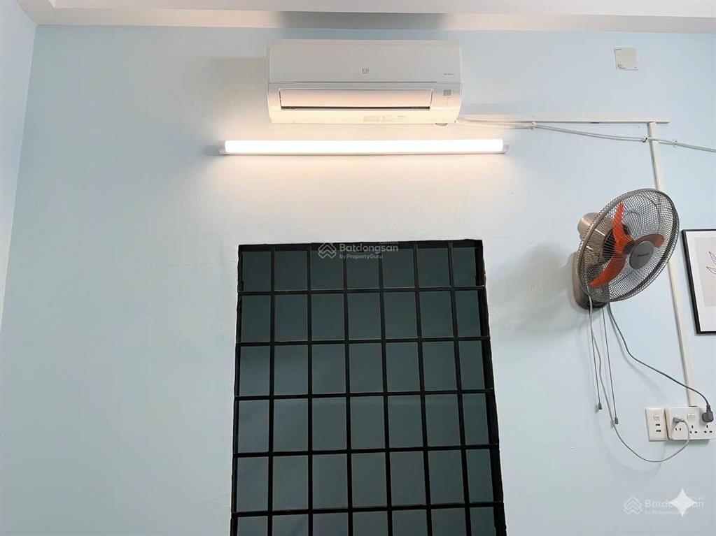 Cho thuê duplex 101/ hồ văn huê, phú nhuận  có cửa sổ trời  4,5tr/th
