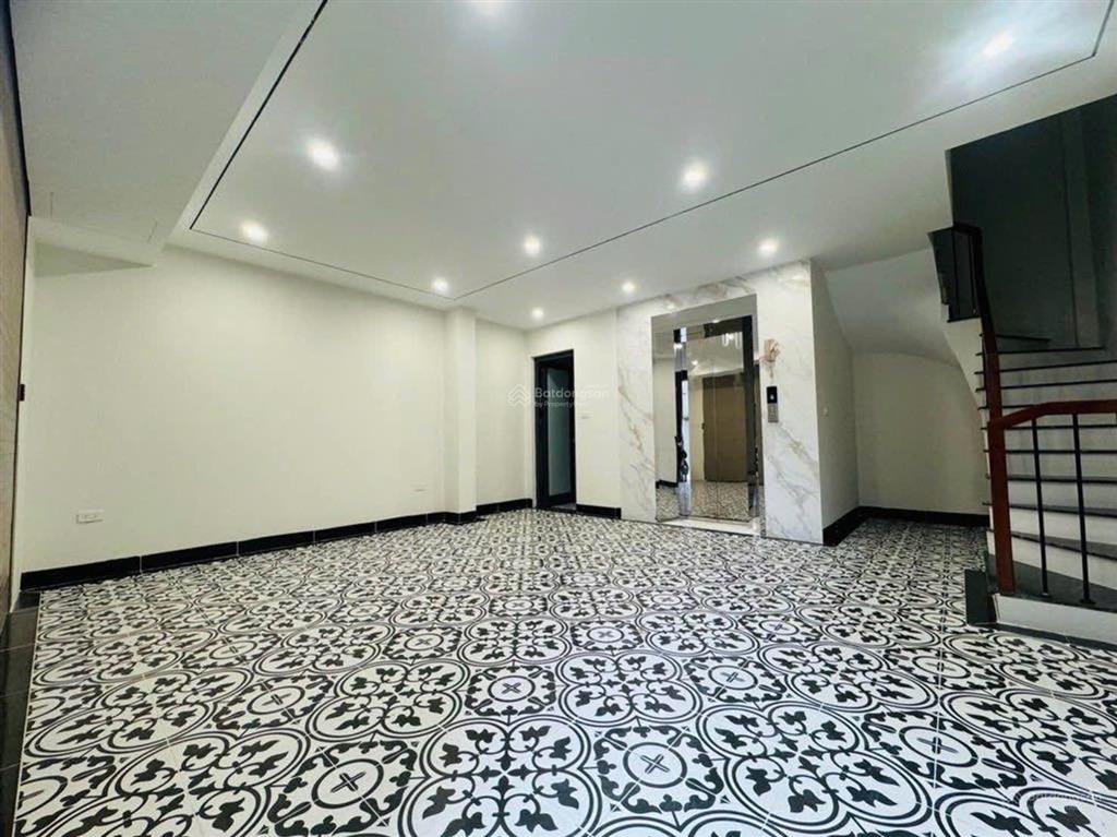 Chính chủ bán nhà bồ đề long biên thang máy ô tô ngủ trong nhà 75m8 tầng