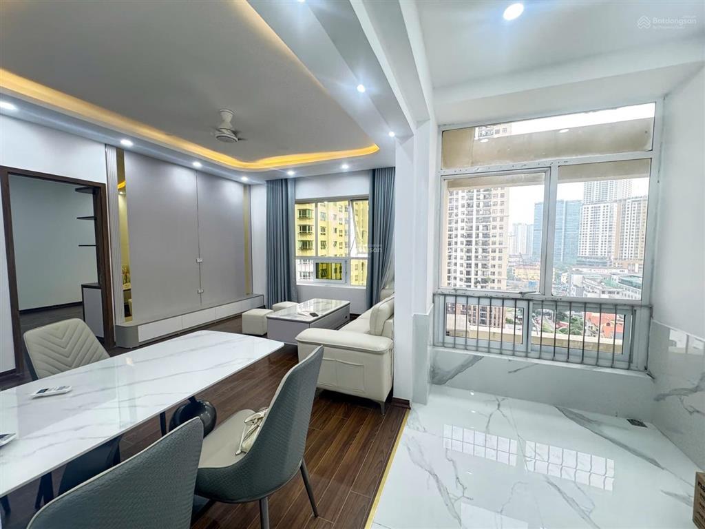 Bán căn hộ tòa 30t2 nguyễn chánh, mạc thái tổ, 68m2, 5 tỷ, 2 ngủ, 2 vs, sổ đỏ cc, full nội mới đẹp.