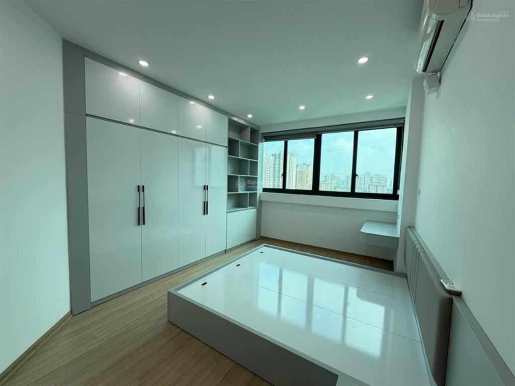 Bán căn hộ tòa 30t2 mạc thái tổ, 50m2, 4 tỷ, 2 ngủ, 1 vs, sổ đỏ cc, full nội mới đẹp.