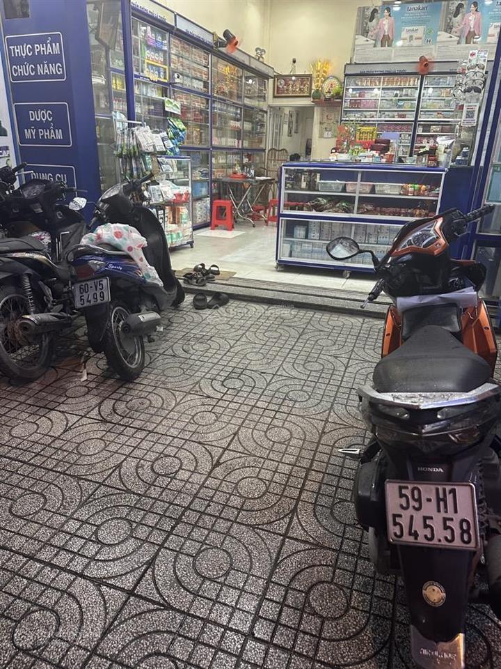 Nhà mặt phố nguyễn ảnh thủ | ngang 5,2m | đang kinh doanh thuốc tây | 8,4 tỷ tl