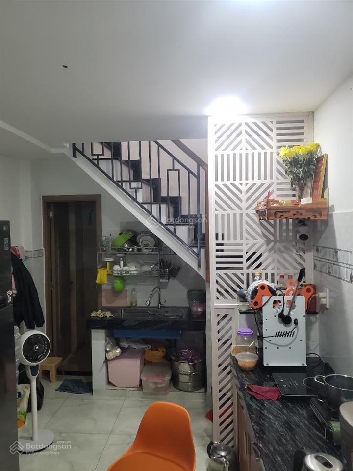 Võ văn kiệt q1 , 1 trệt 1 lầu 2 pn, 2wc , nhà mới ở ngay