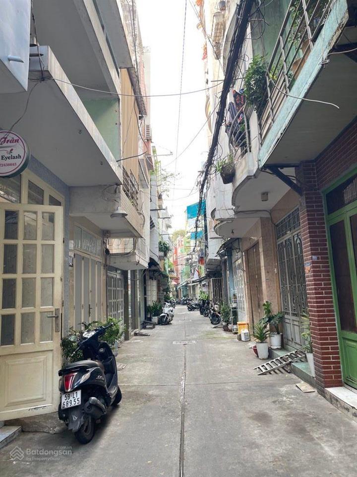 Nguyễn văn cừ 4 tầng 3,2 x 10m, ngay trần hưng đạo q1 vietcombank, thu nhập 17tr/ tháng