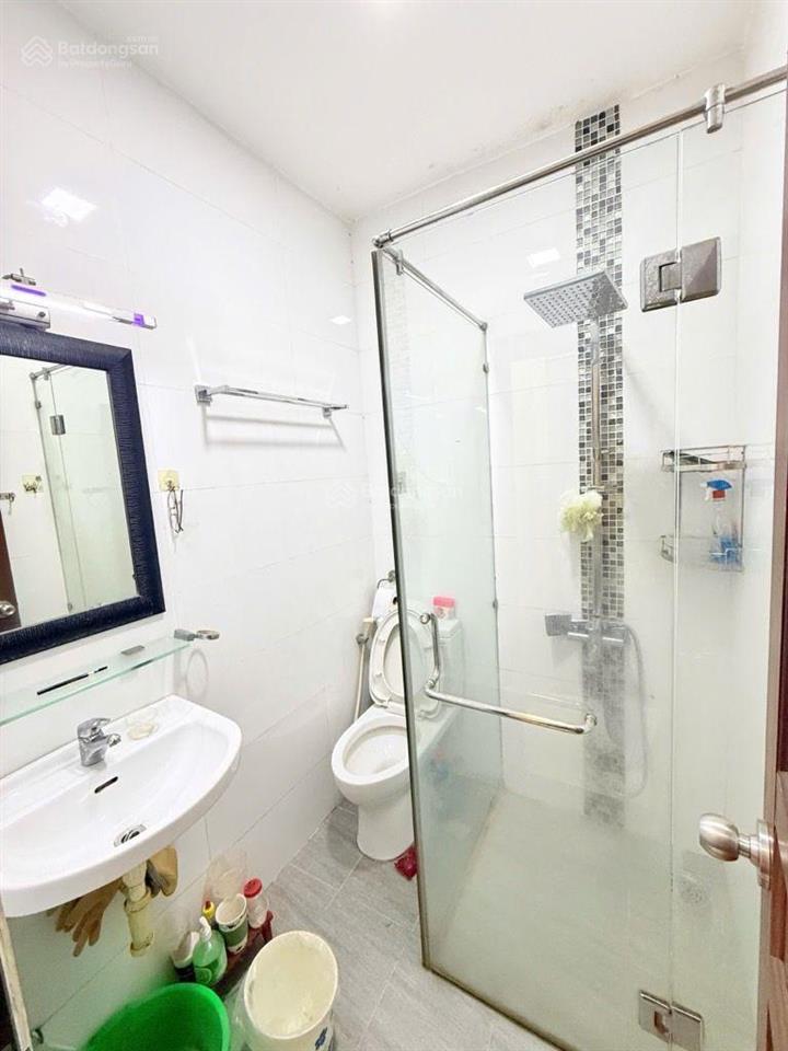 Nguyễn cảnh chân 5 tầng btct sân thượng , 4pn, 5wc