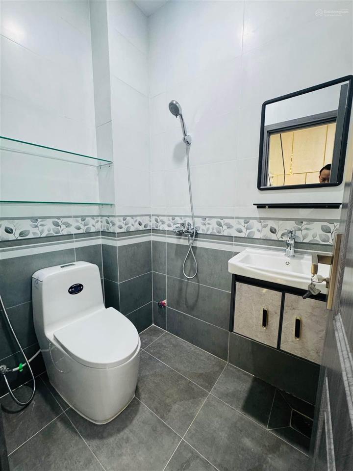 Nhà mới 3 lầu (dt 4.5 x 7)  3pn  hẻm 3.5m phan huy ích gò vấp  giá 3.18 tỷ