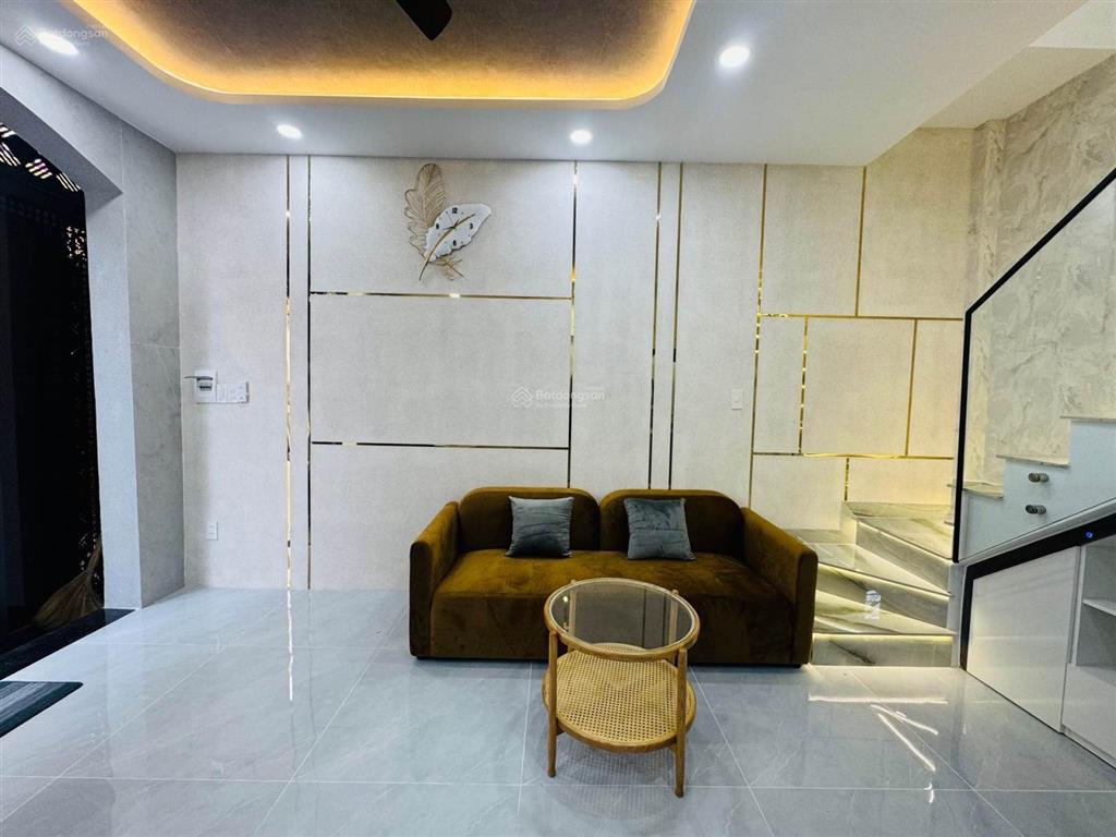 Nhà mới 3 lầu (dt 4.5 x 7)  3pn  hẻm 3.5m phan huy ích gò vấp  giá 3.18 tỷ