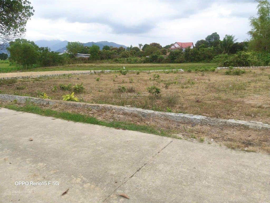Đất đầu tư, làm nhà vườn ngay khu dân cư,full thổ cư đường ô tô 4,5m. chỉ 5triệu/1m2.