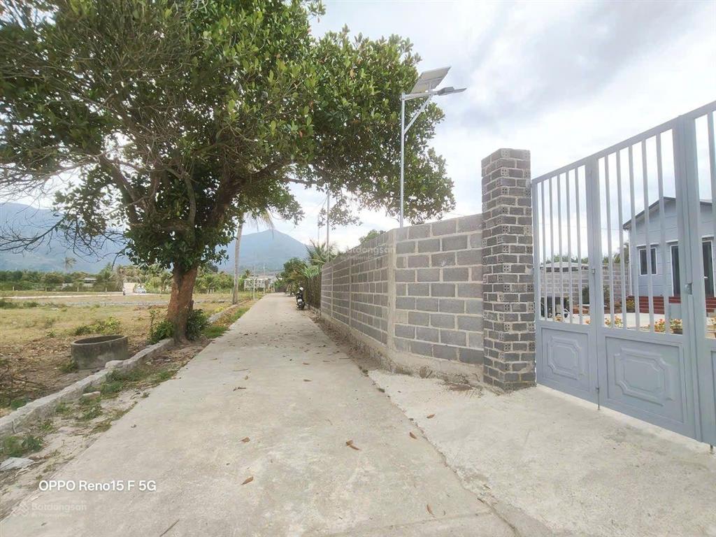 Đất đầu tư, làm nhà vườn ngay khu dân cư,full thổ cư đường ô tô 4,5m. chỉ 5triệu/1m2.