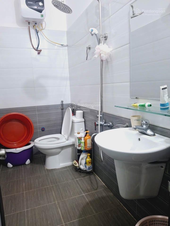 E ngọc bán nhà phố ngô quyền, hà đông, diện tích 40m 5 tầng, ô tô đỗ cửa, giá hơn 10 tỷ