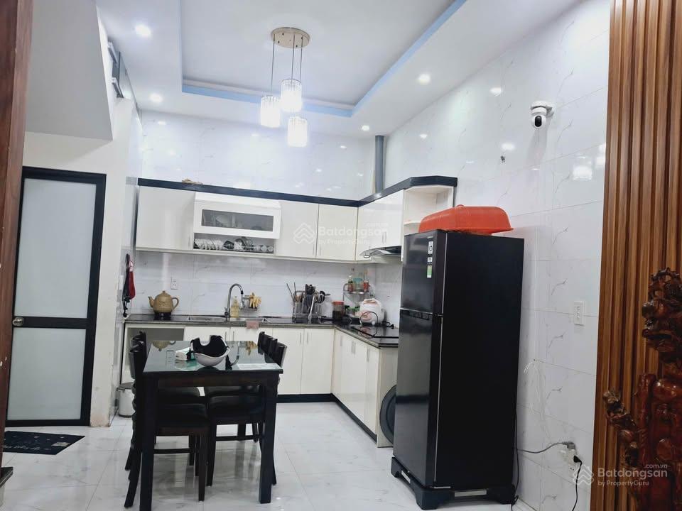 E ngọc bán nhà phố ngô quyền, hà đông, diện tích 40m 5 tầng, ô tô đỗ cửa, giá hơn 10 tỷ