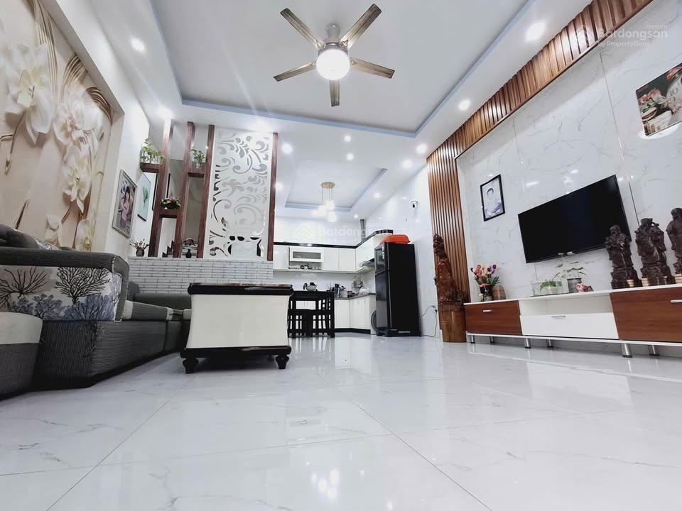 E ngọc bán nhà phố ngô quyền, hà đông, diện tích 40m 5 tầng, ô tô đỗ cửa, giá hơn 10 tỷ