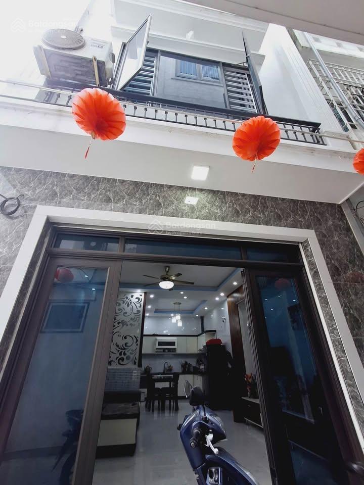 E ngọc bán nhà phố ngô quyền, hà đông, diện tích 40m 5 tầng, ô tô đỗ cửa, giá hơn 10 tỷ