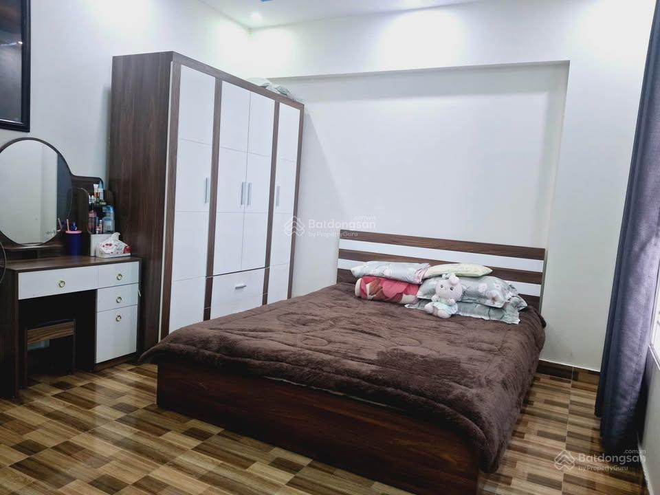 E ngọc bán nhà phố ngô quyền, hà đông, diện tích 40m 5 tầng, ô tô đỗ cửa, giá hơn 10 tỷ