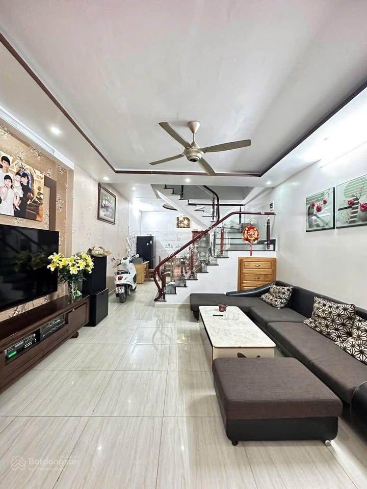 Bán nhà văn phú, hà đông, diện tích 40m 4 tầng dân xây, ô tô đỗ cửa, ngay ngã tư flc, giá 8,5 tỷ