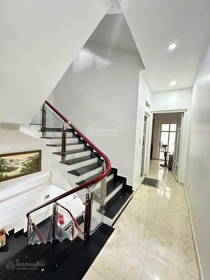 Bán nhà văn phú, hà đông, diện tích 40m 4 tầng dân xây, ô tô đỗ cửa, ngay ngã tư flc, giá 8,5 tỷ