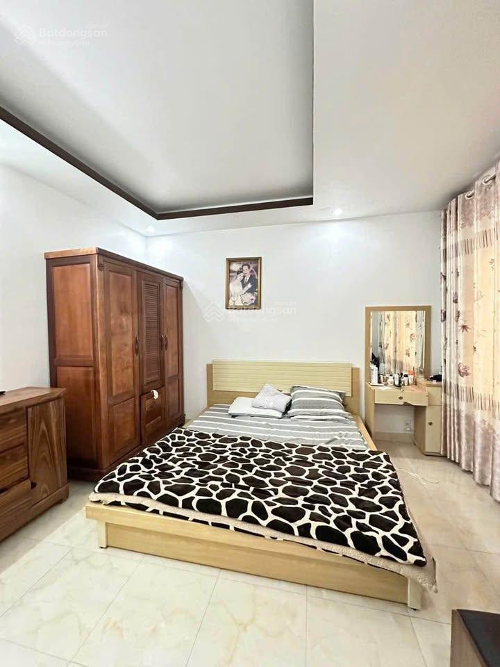 Bán nhà văn phú, hà đông, diện tích 40m 4 tầng dân xây, ô tô đỗ cửa, ngay ngã tư flc, giá 8,5 tỷ