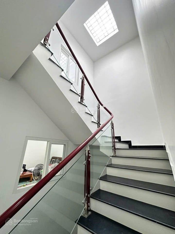 Bán nhà văn phú, hà đông, diện tích 40m 4 tầng dân xây, ô tô đỗ cửa, ngay ngã tư flc, giá 8,5 tỷ