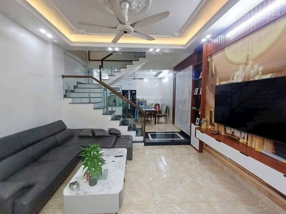 Bán nhà phố ngô quyền, hà đông, ô tô đỗ cửa, gần phố, diện tích 38m 4 tầng dân xây, giá 8,5 tỷ
