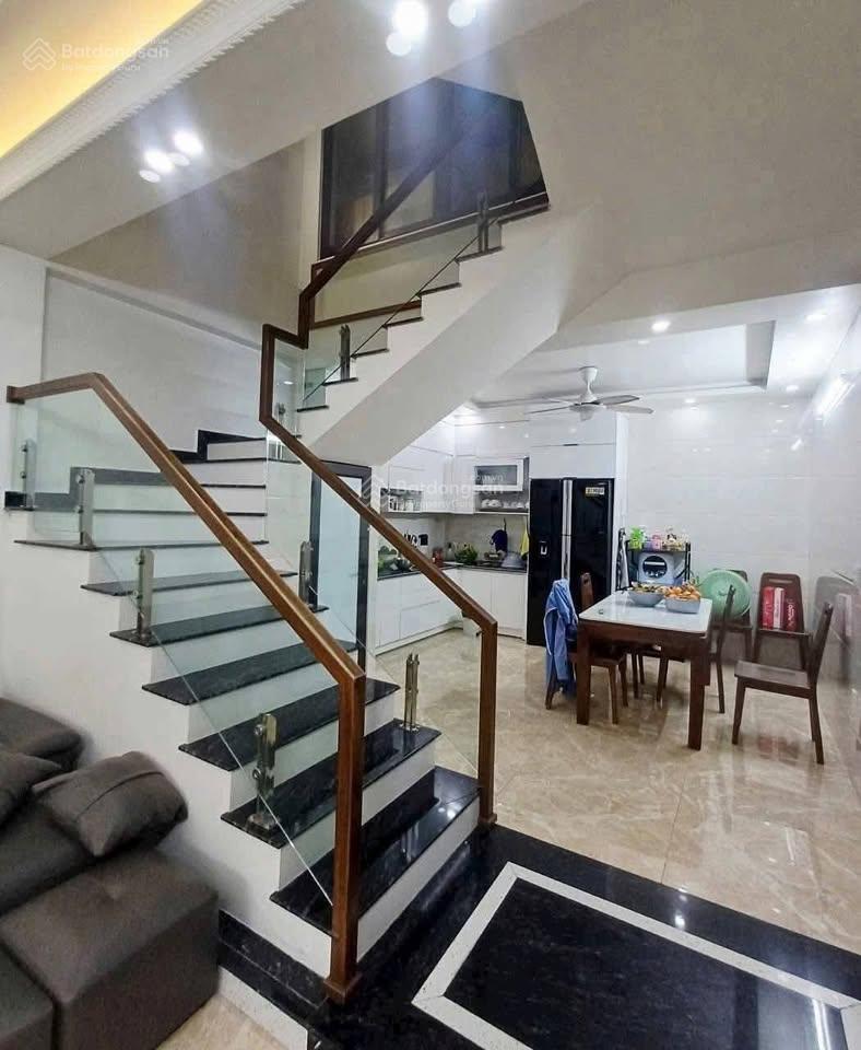 Bán nhà phố ngô quyền, hà đông, ô tô đỗ cửa, gần phố, diện tích 38m 4 tầng dân xây, giá 8,5 tỷ