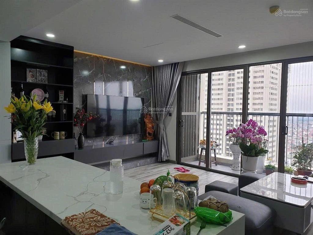 Nhà căn góc thoáng mát toà b, sẵn sổ đỏ