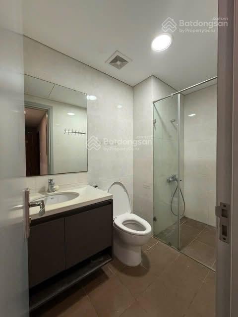 Nhà căn góc thoáng mát toà b, sẵn sổ đỏ, 3 ngủ 2 vệ sinh