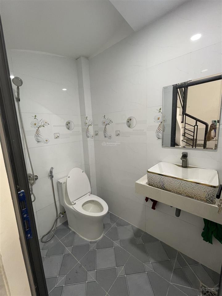 Bán nhà bình tân  4x9  4 tầng  hẻm xe hơi thông tứ tung mà chỉ 4 tỷ
