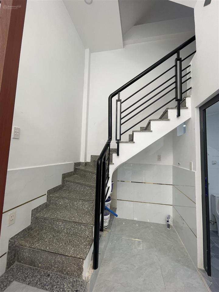 Bán nhà bình tân  4x9  4 tầng  hẻm xe hơi thông tứ tung mà chỉ 4 tỷ