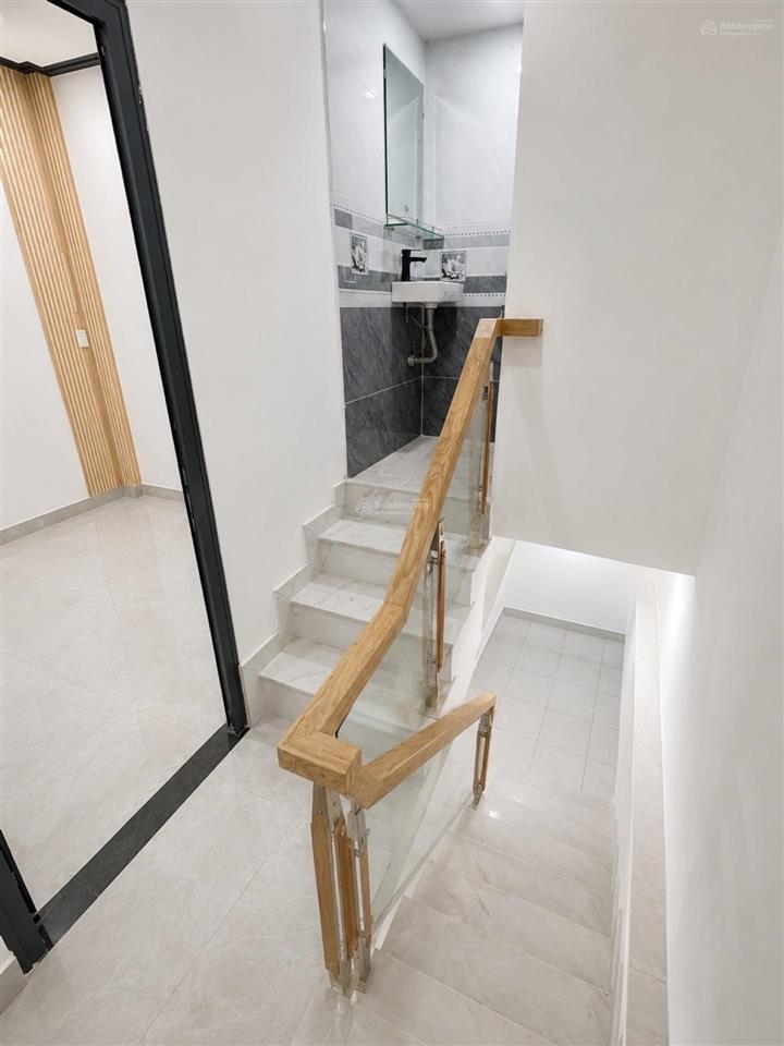 Bán nhà rẻ hẻm 4m thông  2 tầng  mà chỉ 2,8 tỷ  dts 47,2m2  kế tên lửa  vào ở ngay