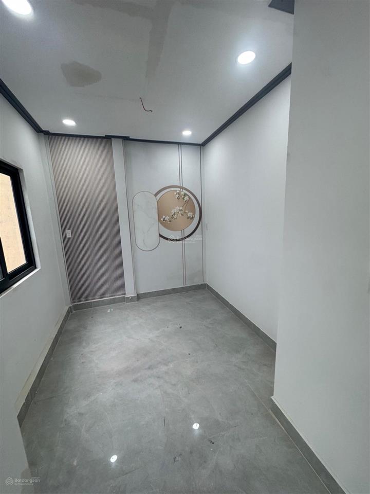 Bán nhà rẻ hẻm 4m thông  2 tầng  mà chỉ 2,8 tỷ  dts 47,2m2  kế tên lửa  vào ở ngay