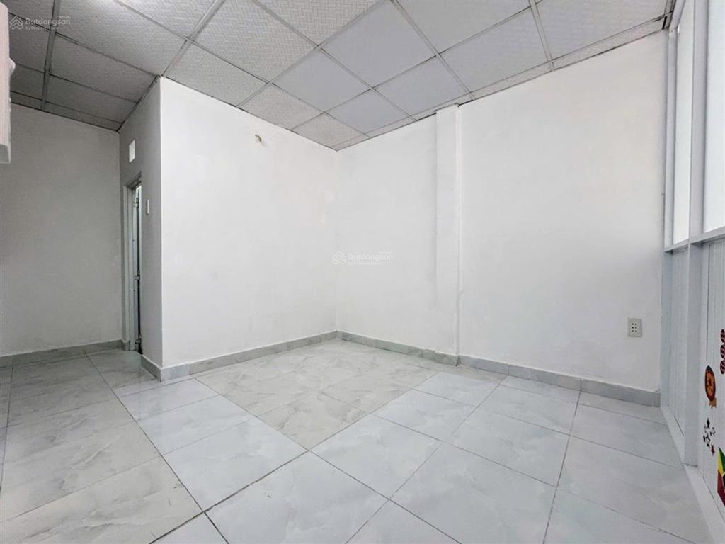 Nhà chính chủ 3 tầng  bình tân  hẻm ô tô 5m  giáp tân phú  nhỉnh 3 tỷ vào ở ngay
